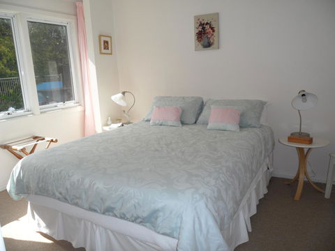 Anchorage Waterfront Retreat - Accommodation Guide 15