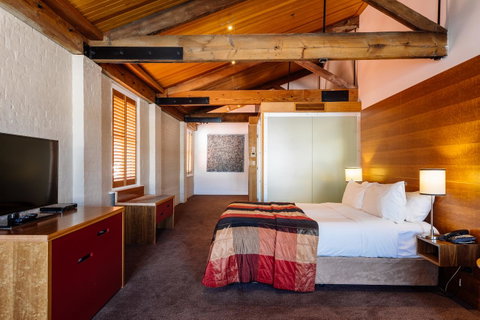 The Henry Jones Art Hotel - Accommodation Guide 25