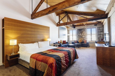 The Henry Jones Art Hotel - Accommodation Guide 6