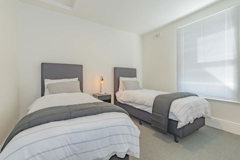 4 Bedroom House - Hobart CBD - Free Parking - Free WIFI - Accommodation Asia 23