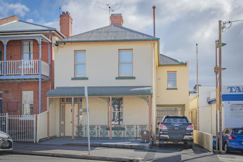 4 Bedroom House - Hobart CBD - Free Parking - Free WIFI - Accommodation Asia 5