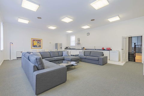 4 Bedroom House - Hobart CBD - Free Parking - Free WIFI - Accommodation Asia 17