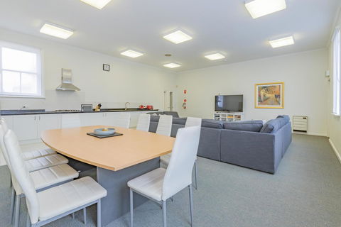 4 Bedroom House - Hobart CBD - Free Parking - Free WIFI - Accommodation Asia 0