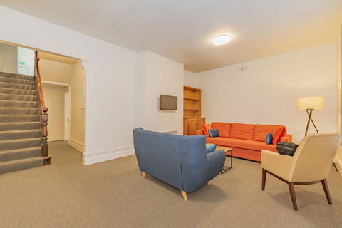 4 Bedroom House - Hobart CBD - Free Parking - Free WIFI - Accommodation Asia 6