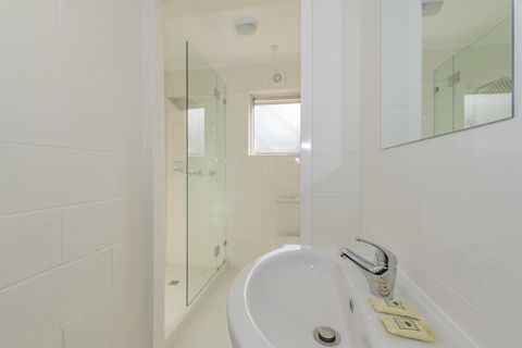 4 Bedroom House - Hobart CBD - Free Parking - Free WIFI - Accommodation Asia 11