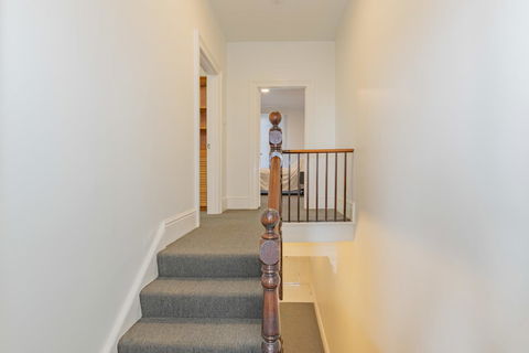4 Bedroom House - Hobart CBD - Free Parking - Free WIFI - Accommodation Asia 19