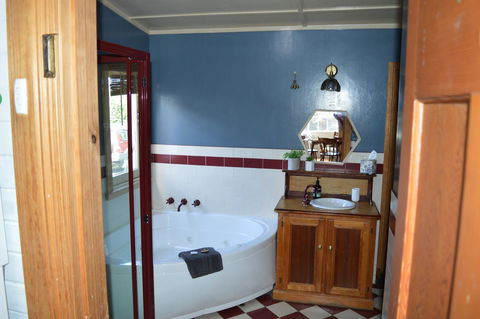 The Dragonfly Inn - Accommodation Asia 15