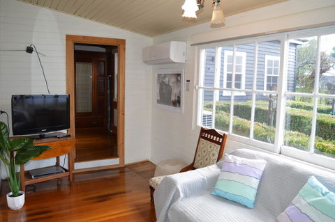 The Dragonfly Inn - Accommodation Asia 9