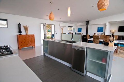 Sunset Bay Escape - Accommodation Guide 41