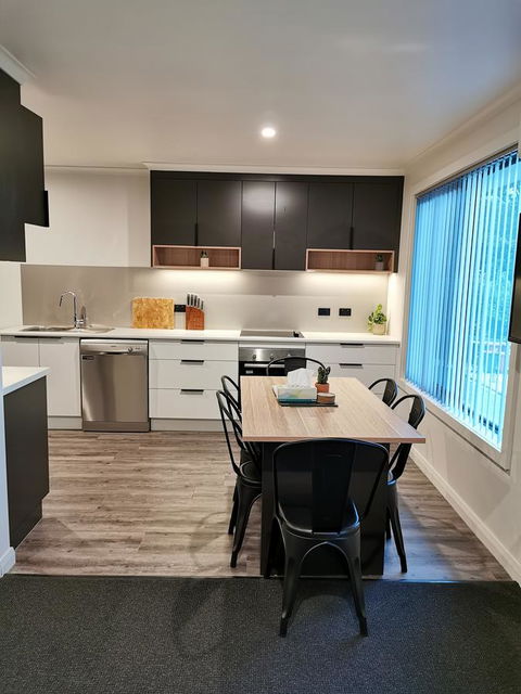 Youngtown Executive Apartments - 2BR Included, Free Parking & Wifi, Sofa Bed & Cot Fee Applies - Accommodation Asia 2