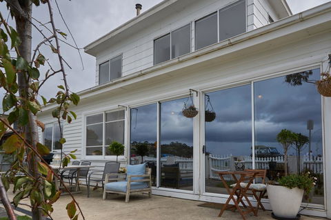 The Ultimate Beach House - Accommodation Asia 4