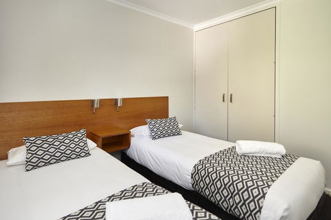 Elphin Serviced Apartments - Accommodation Asia 24