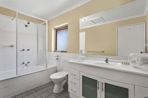 Elphin Serviced Apartments - Accommodation Asia 38