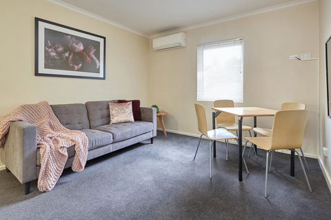 Elphin Serviced Apartments - Accommodation Asia 7