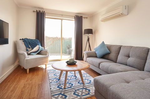 Elphin Serviced Apartments - Accommodation Asia 13