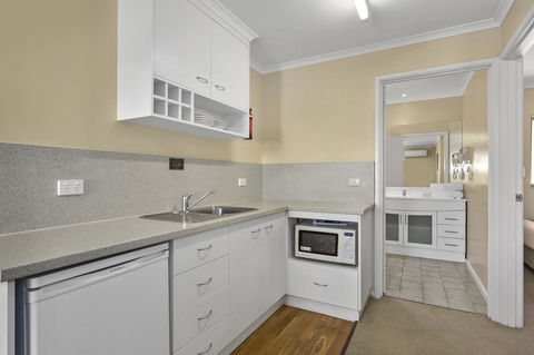 Elphin Serviced Apartments - Accommodation Asia 39