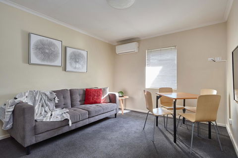 Elphin Serviced Apartments - Accommodation Asia 10