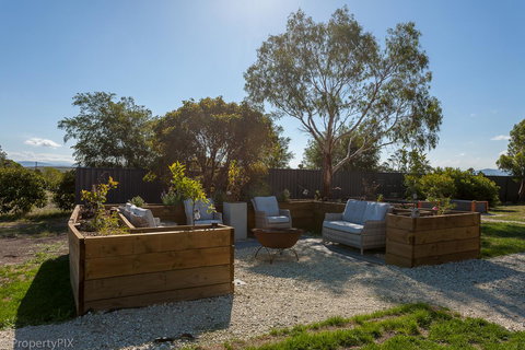 Harrison Grove - Accommodation China 13