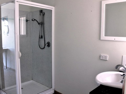 Freycinet Sanctuary 5 - Accommodation Asia 8