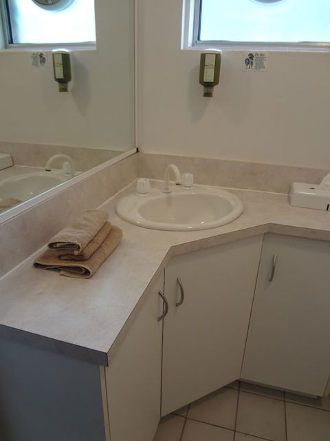 Adina Place Motel Apartments - Accommodation Asia 24