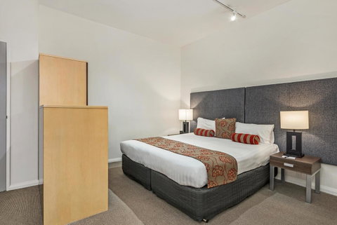 Mantra One Sandy Bay Road - Accommodation Guide 10