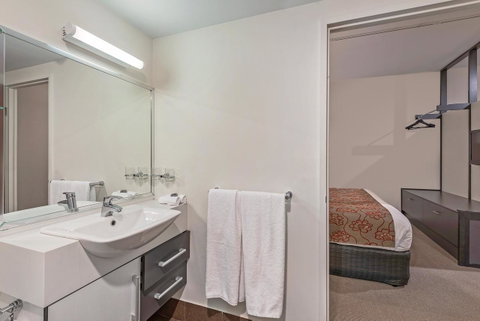 Mantra One Sandy Bay Road - Accommodation Guide 21