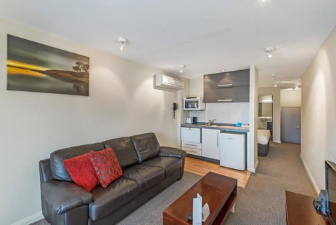 Mantra One Sandy Bay Road - Accommodation Guide 30