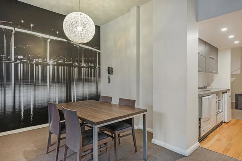 Mantra One Sandy Bay Road - Accommodation Guide 19
