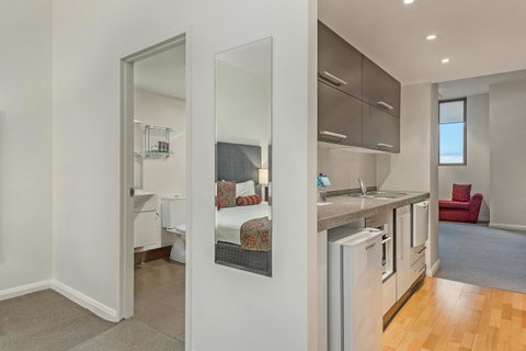 Mantra One Sandy Bay Road - Accommodation Guide 9