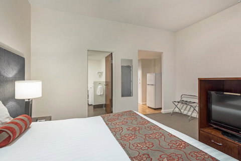 Mantra One Sandy Bay Road - Accommodation Guide 13