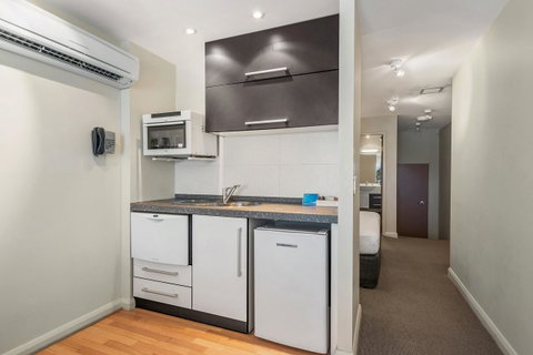 Mantra One Sandy Bay Road - Accommodation Guide 25