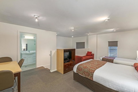 Mantra One Sandy Bay Road - Accommodation Guide 17
