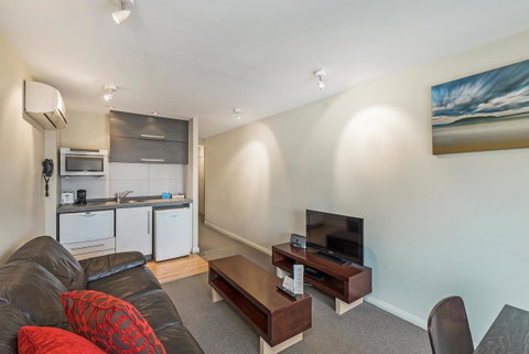 Mantra One Sandy Bay Road - Accommodation Guide 29