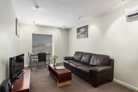 Mantra One Sandy Bay Road - Accommodation Guide 27