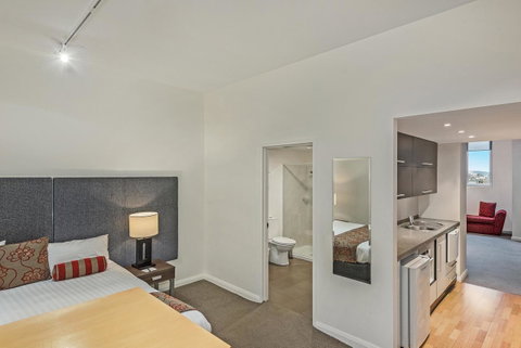 Mantra One Sandy Bay Road - Accommodation Guide 12