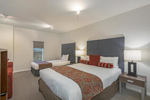 Mantra One Sandy Bay Road - Accommodation Guide 7