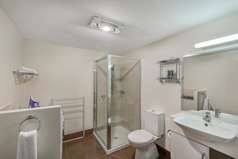 Mantra One Sandy Bay Road - Accommodation Guide 22
