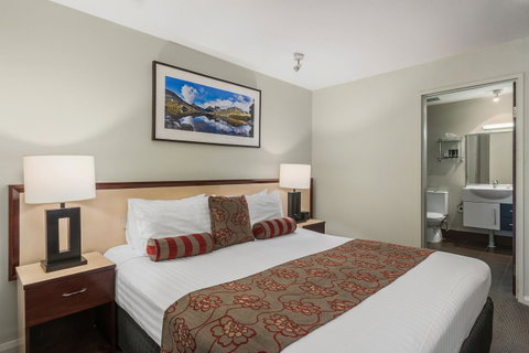 Mantra One Sandy Bay Road - Accommodation Guide 31