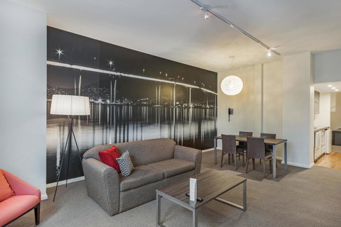 Mantra One Sandy Bay Road - Accommodation Guide 6