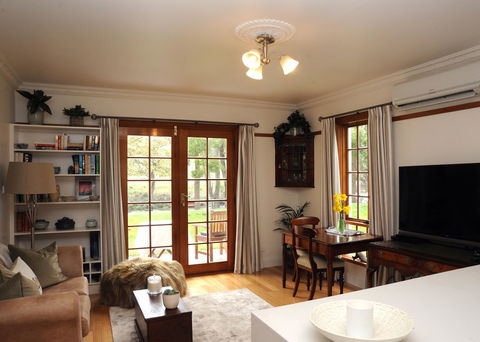 Forth River Cottage - Accommodation Guide 11