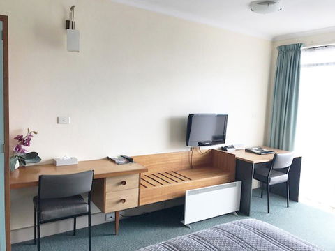 The Waterfront Wynyard - Accommodation Guide 36