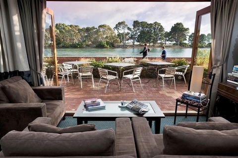 The Waterfront Wynyard - Accommodation Guide 8