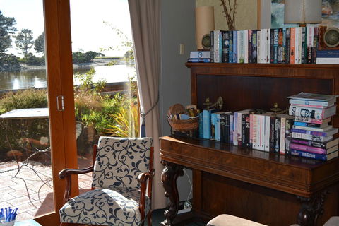 The Waterfront Wynyard - Accommodation Guide 9