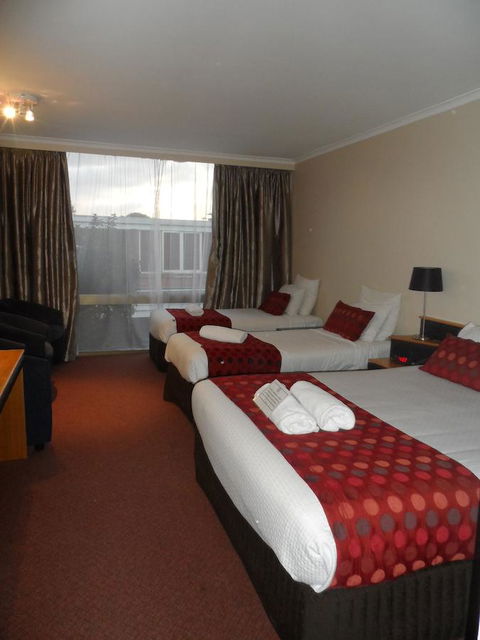 Commodore Regent - Accommodation Asia 25