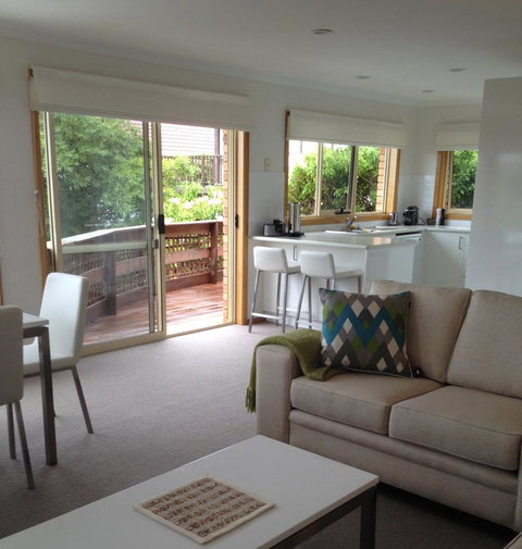 Reflections On The Bay - Accommodation Asia 5