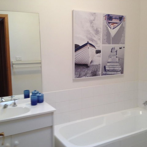 Reflections On The Bay - Accommodation Asia 13