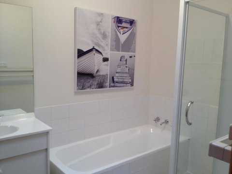 Reflections On The Bay - Accommodation Asia 14