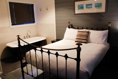 Mermaids Of Bicheno - Accommodation Guide 7