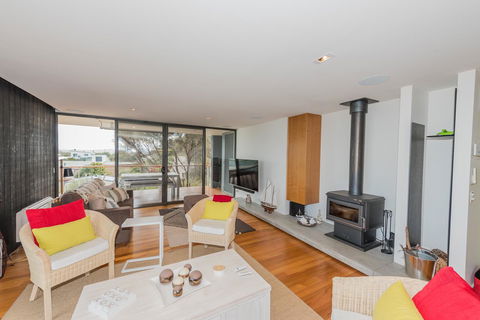 Cocktails With A View - Accommodation Guide 1