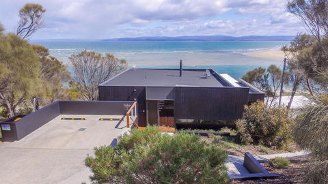 Cocktails With A View - Accommodation Guide 17